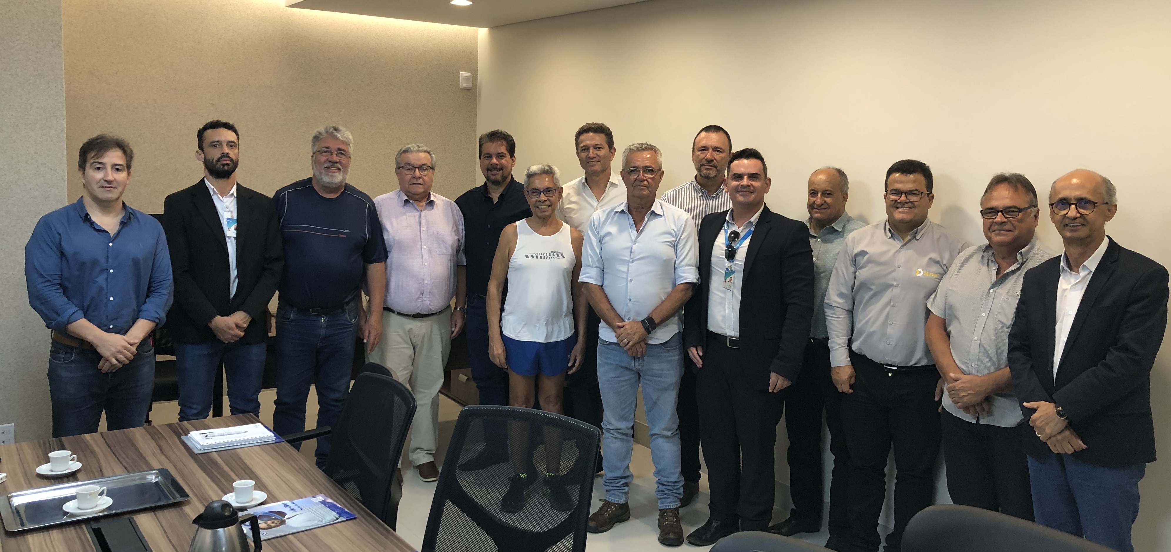 A diretoria da ACI em reunião com os gerentes da Caixa, Alvimar Amorim e Arthur Magno